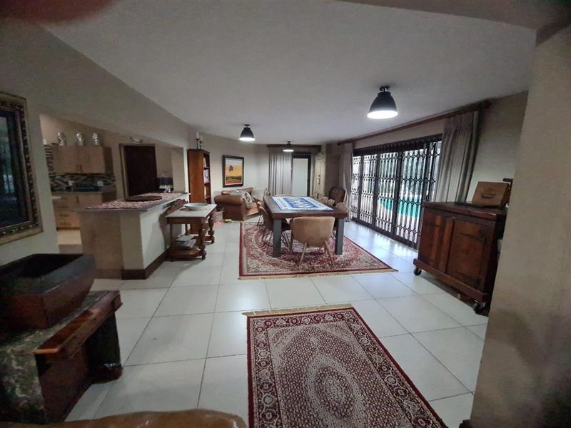 Modern Family Haven & Entertainer’s Dream in Marble Hall! - Photo 3