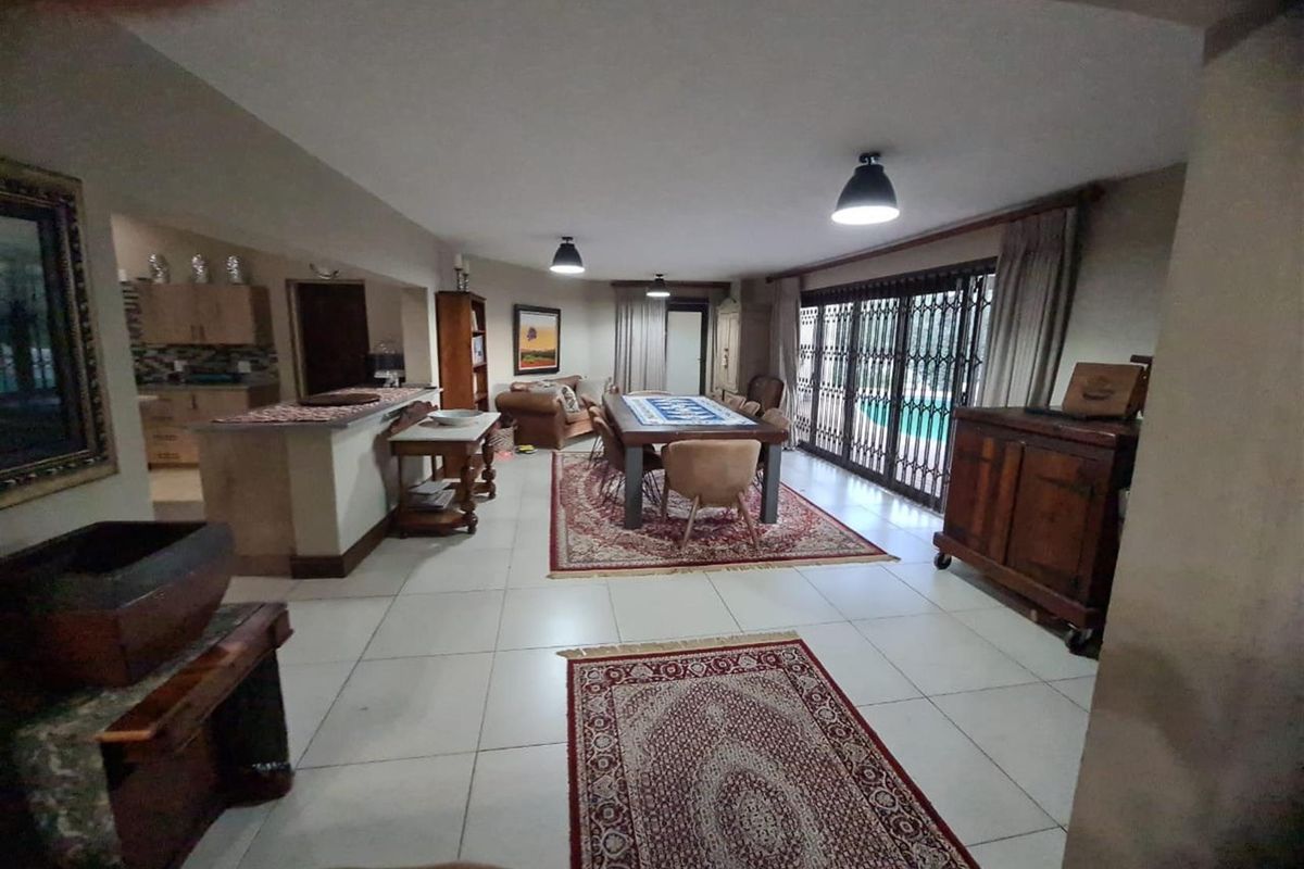 Modern Family Haven & Entertainer’s Dream in Marble Hall! - Photo 3