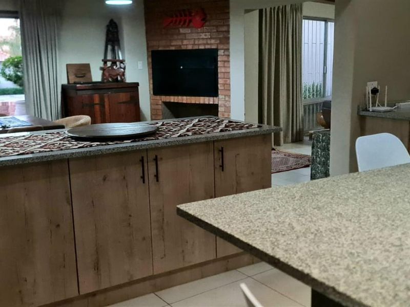 Modern Family Haven & Entertainer’s Dream in Marble Hall! - Photo 5