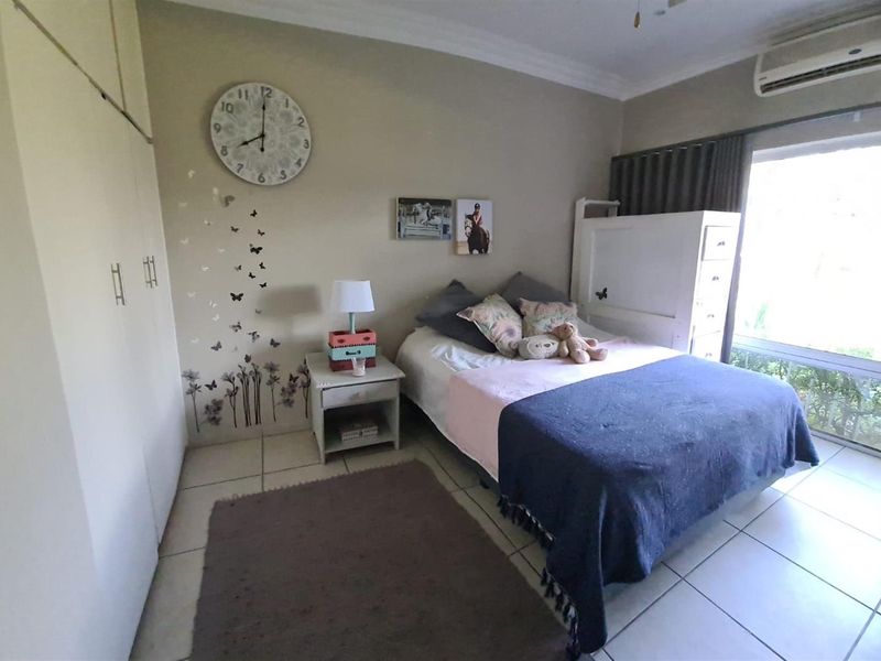 Modern Family Haven & Entertainer’s Dream in Marble Hall! - Photo 9