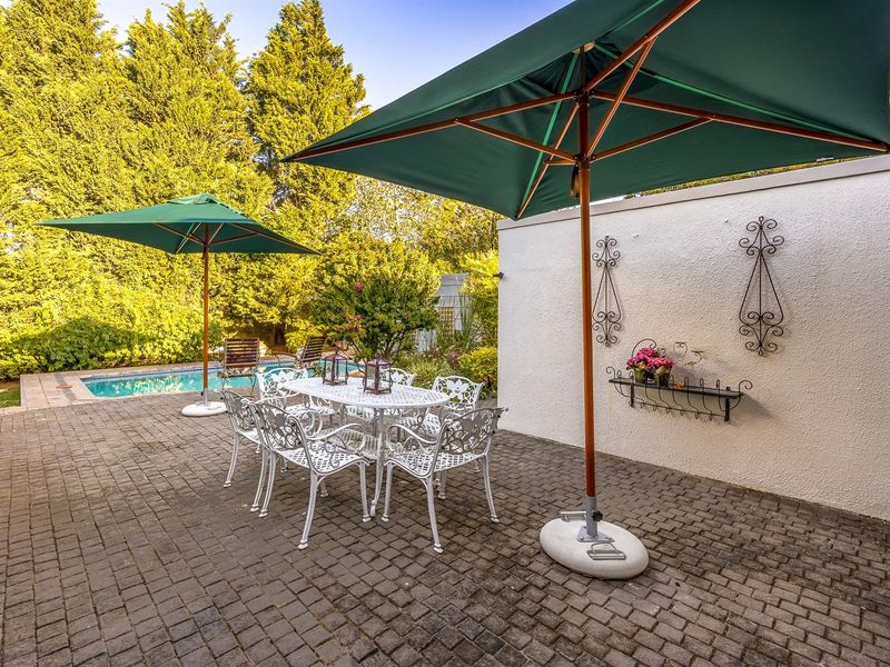 4 Bedroom family house with great LOCATION! - Photo 7