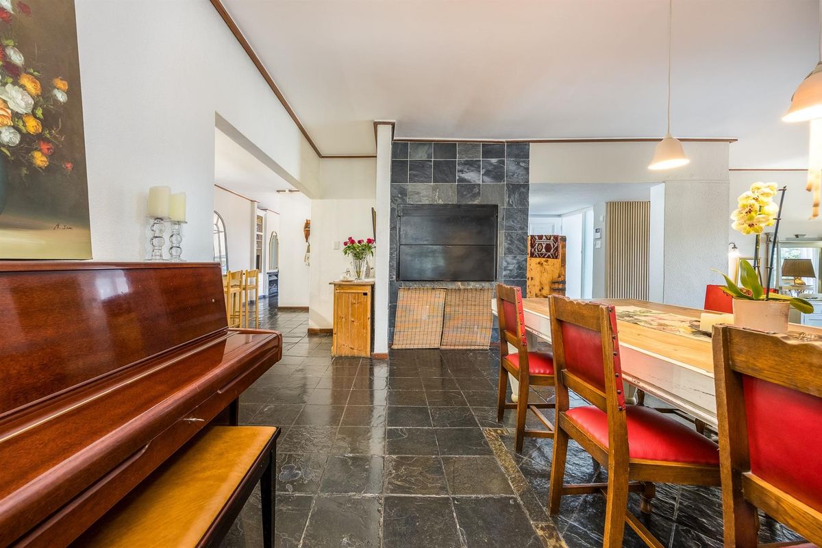 4 Bedroom family house with great LOCATION! - Photo 4