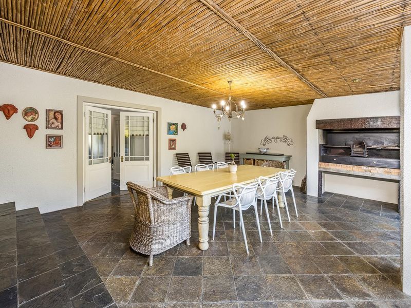 4 Bedroom family house with great LOCATION! - Photo 6