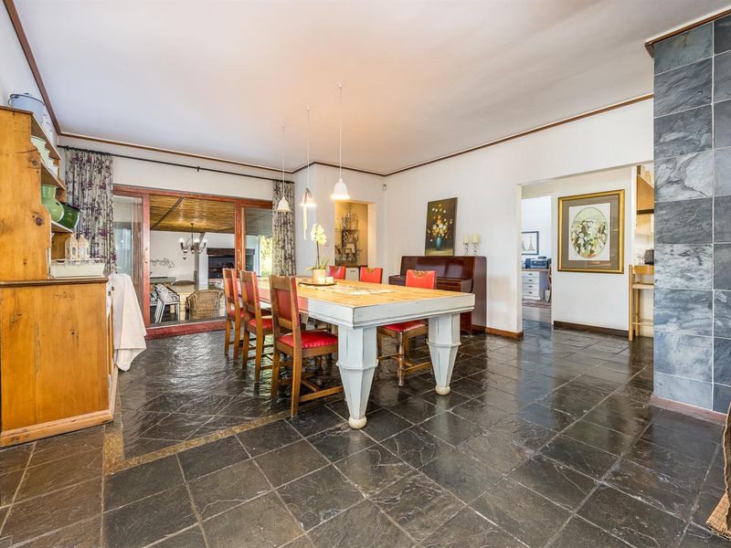 4 Bedroom family house with great LOCATION! - Photo 3