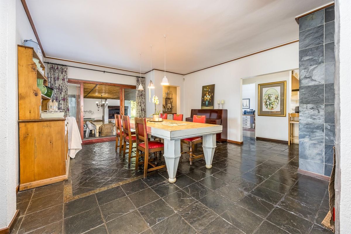 4 Bedroom family house with great LOCATION! - Photo 3