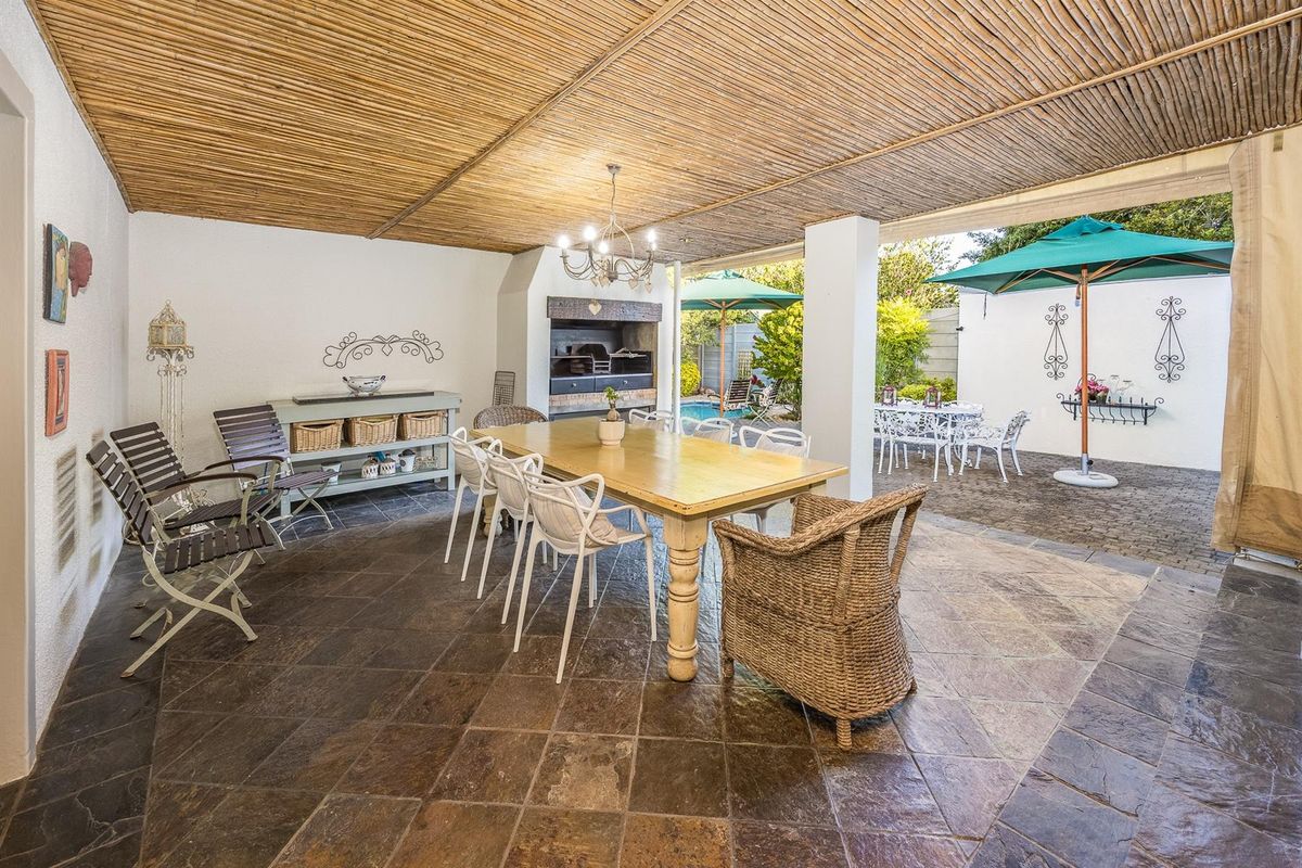 4 Bedroom family house with great LOCATION! - Photo 5