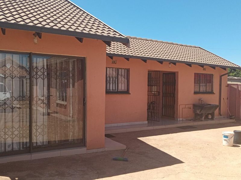 House For Sale in Protea Glen, Soweto - Photo 3