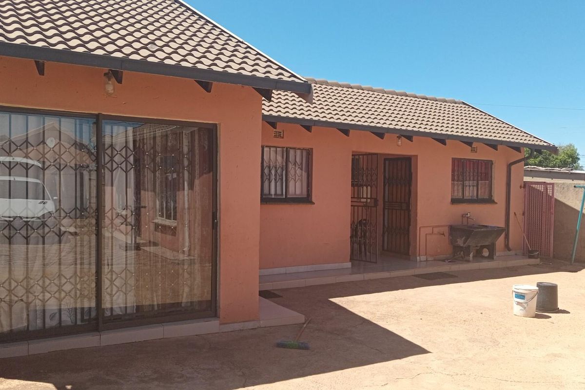 House For Sale in Protea Glen, Soweto - Photo 3