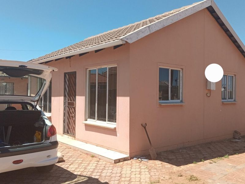House For Sale in Protea Glen, Soweto - Photo 4