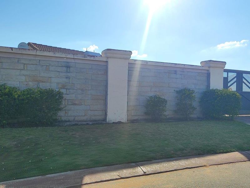 House For Sale in Crystal Park, Benoni - Photo 4