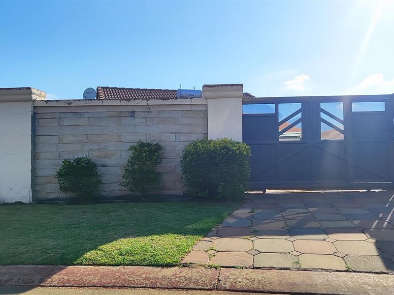 House For Sale in Crystal Park, Benoni - Photo 3