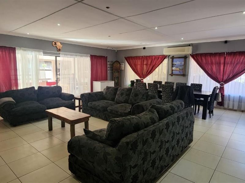 Spacious Family Haven with Flatlet and Pool in the Heart of Bela Bela - Photo 3