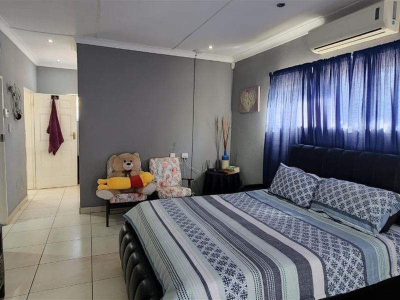 Spacious Family Haven with Flatlet and Pool in the Heart of Bela Bela - Photo 10