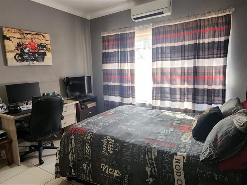 Spacious Family Haven with Flatlet and Pool in the Heart of Bela Bela - Photo 7