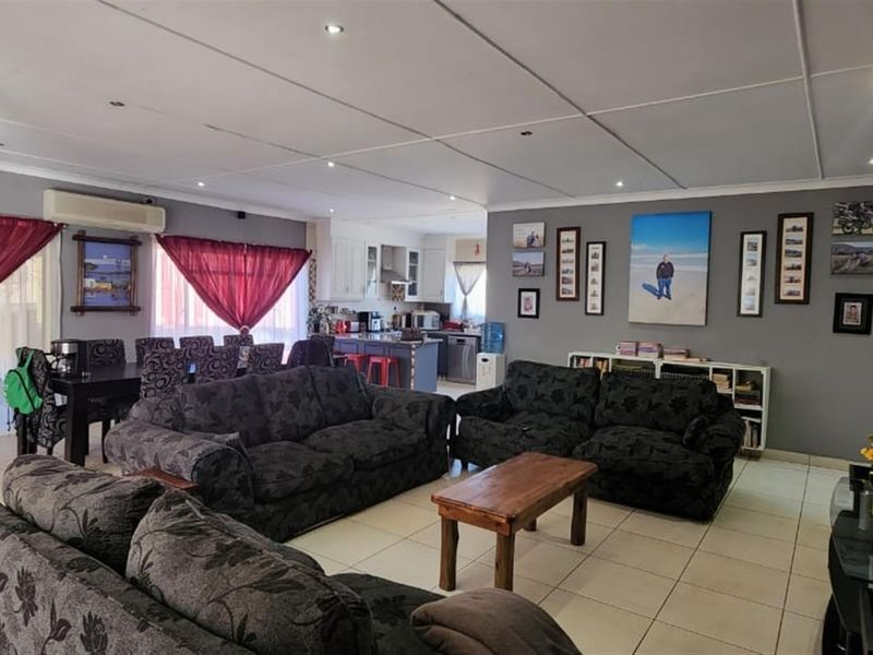 Spacious Family Haven with Flatlet and Pool in the Heart of Bela Bela - Photo 4