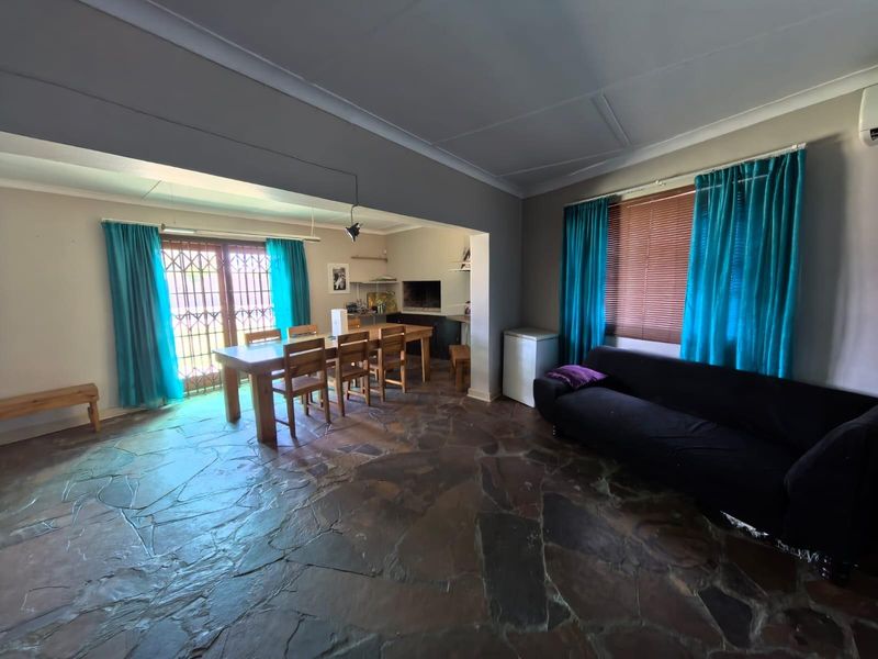 3 Bedroom openplan gem with entertainment area, pool and FLAT! - Photo 9