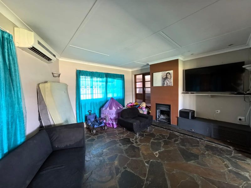 3 Bedroom openplan gem with entertainment area, pool and FLAT! - Photo 10