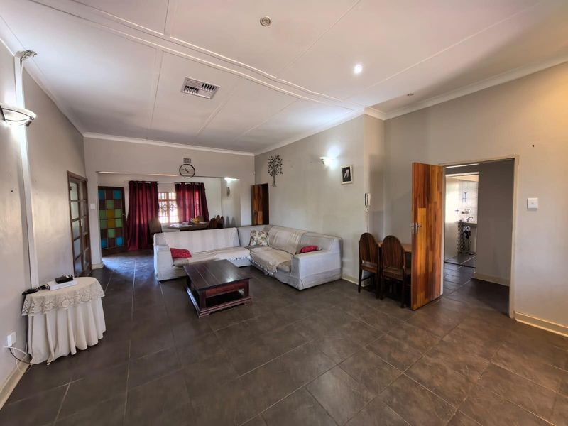 3 Bedroom openplan gem with entertainment area, pool and FLAT! - Photo 5