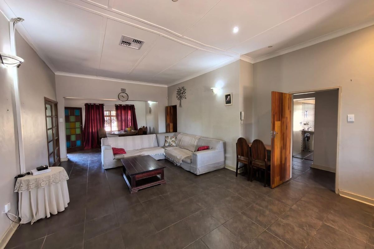 3 Bedroom openplan gem with entertainment area, pool and FLAT! - Photo 5