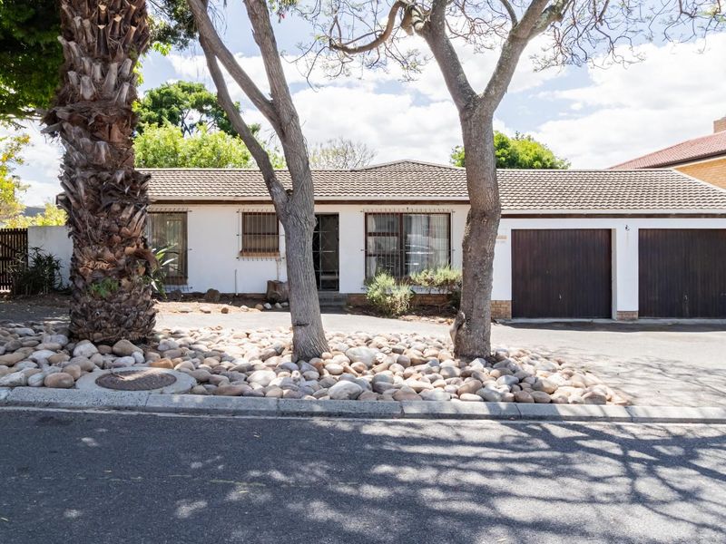 Renovation Opportunity in Blommendal, Bellville - Bring Her Back to Life! - Photo 2