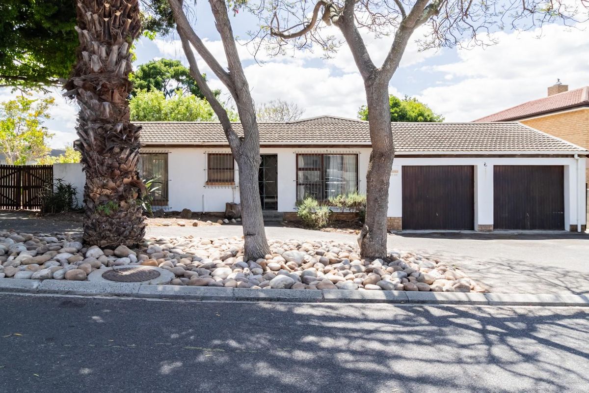 Renovation Opportunity in Blommendal, Bellville - Bring Her Back to Life! - Photo 2