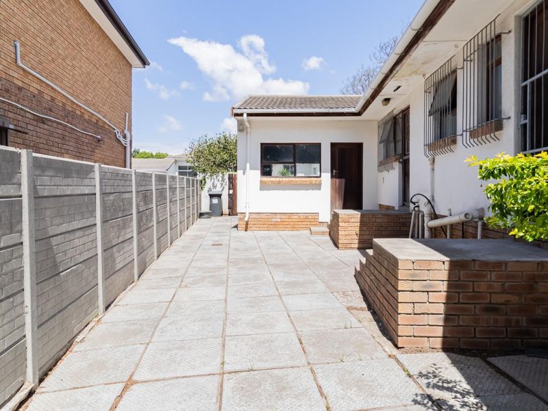 Renovation Opportunity in Blommendal, Bellville - Bring Her Back to Life! - Photo 8