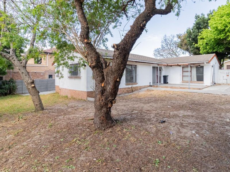 Renovation Opportunity in Blommendal, Bellville - Bring Her Back to Life! - Photo 5