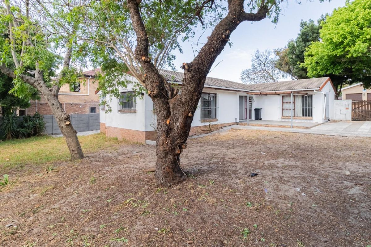 Renovation Opportunity in Blommendal, Bellville - Bring Her Back to Life! - Photo 5