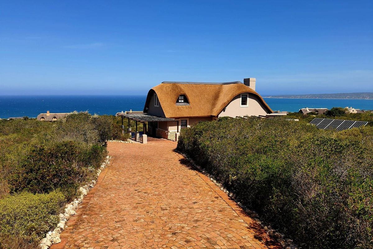 Nature-Embraced Coastal Cottage in Eco Estate - Photo 2