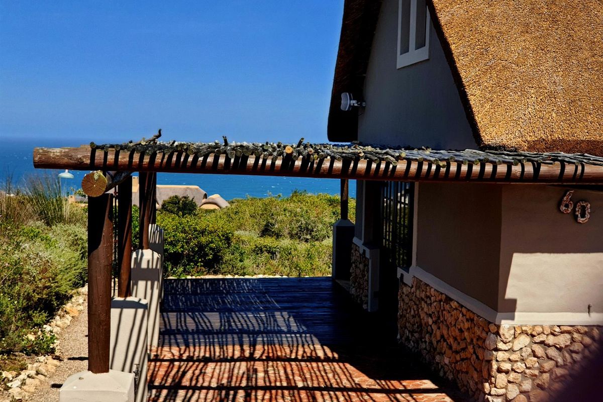 Nature-Embraced Coastal Cottage in Eco Estate - Photo 4
