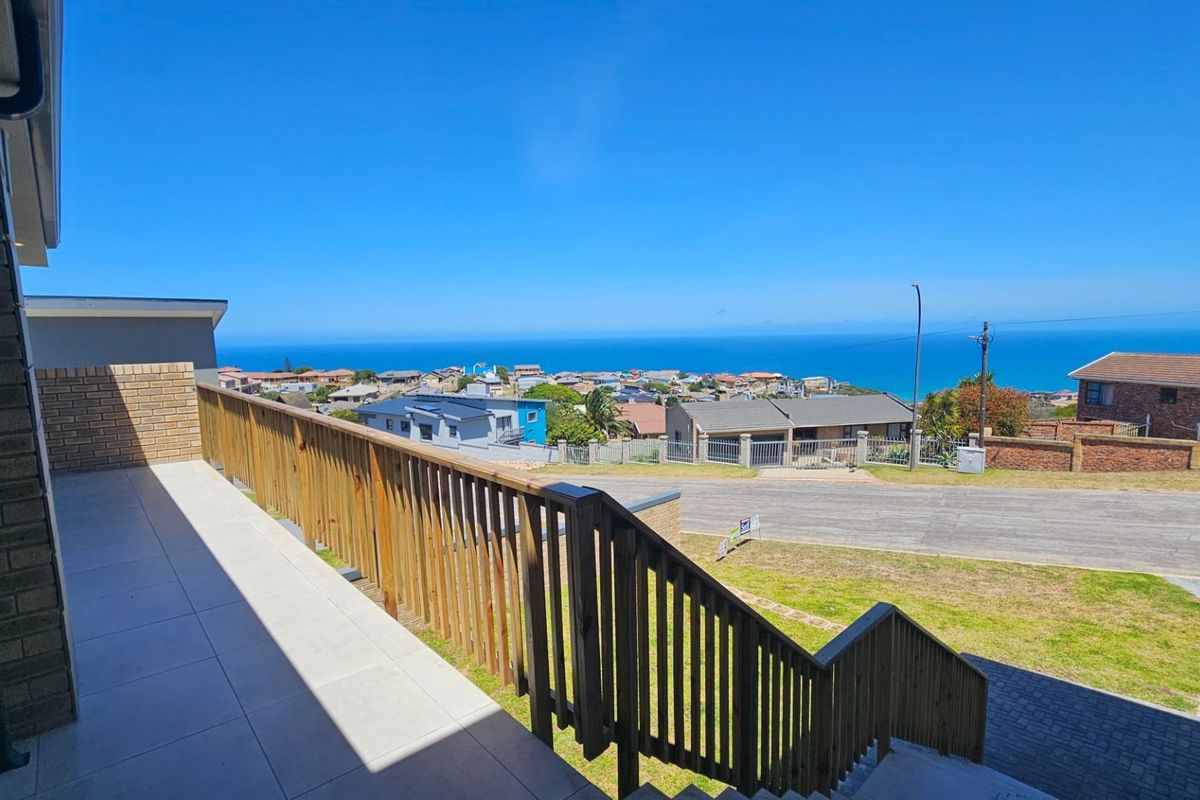 Beautiful Modern and Spacious Home For Sale in Dana Bay, Mossel Bay - Photo 3