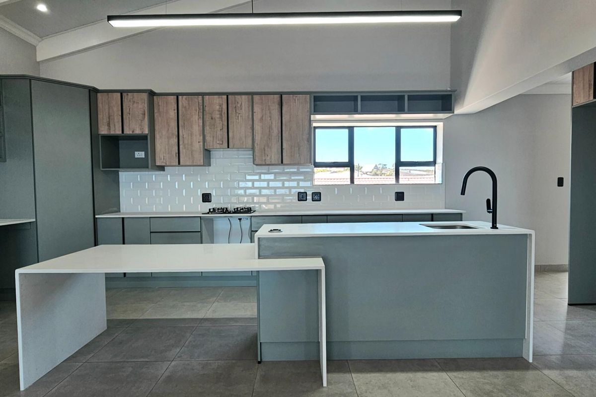 Beautiful Modern and Spacious Home For Sale in Dana Bay, Mossel Bay - Photo 5