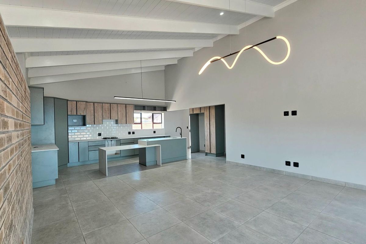 Beautiful Modern and Spacious Home For Sale in Dana Bay, Mossel Bay - Photo 4