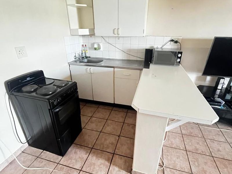! ! ! CALLING ALL INVESTORS ! ! !Student Apartment For Sale @ The Hatfield Square in Pretoria - Photo 6