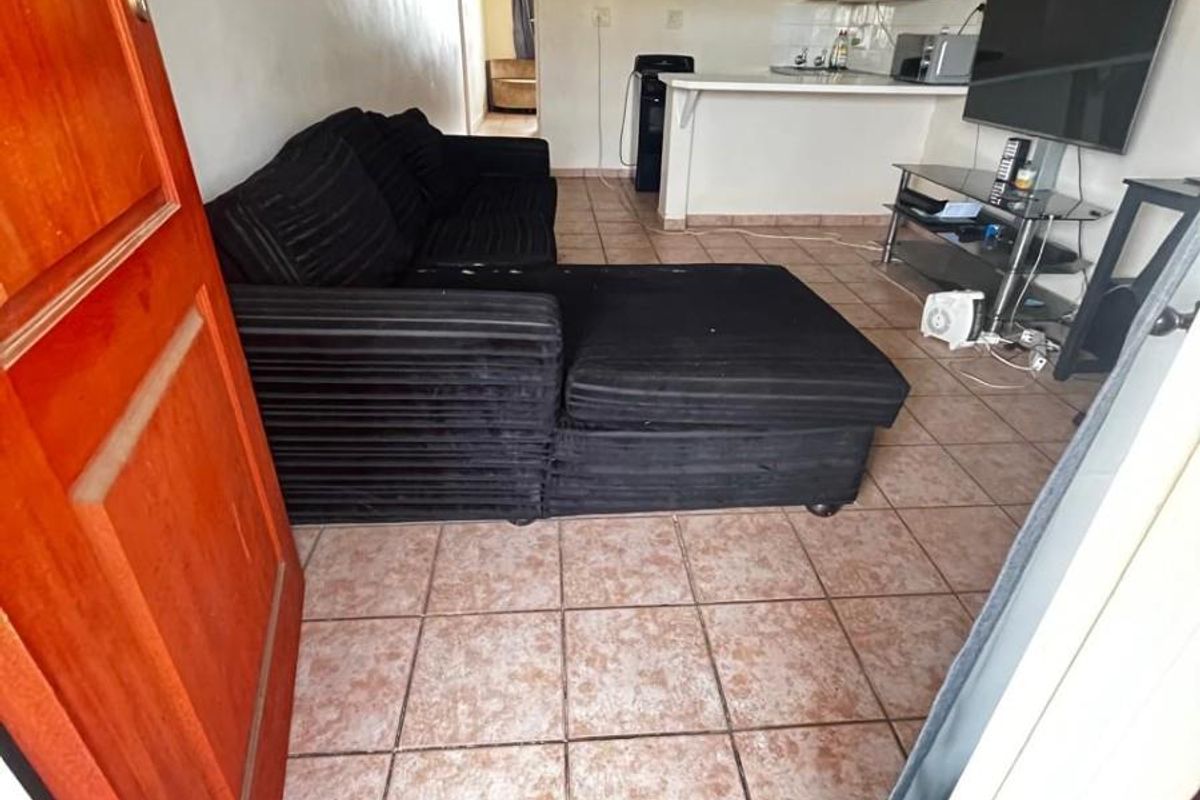 ! ! ! CALLING ALL INVESTORS ! ! !Student Apartment For Sale @ The Hatfield Square in Pretoria - Photo 4