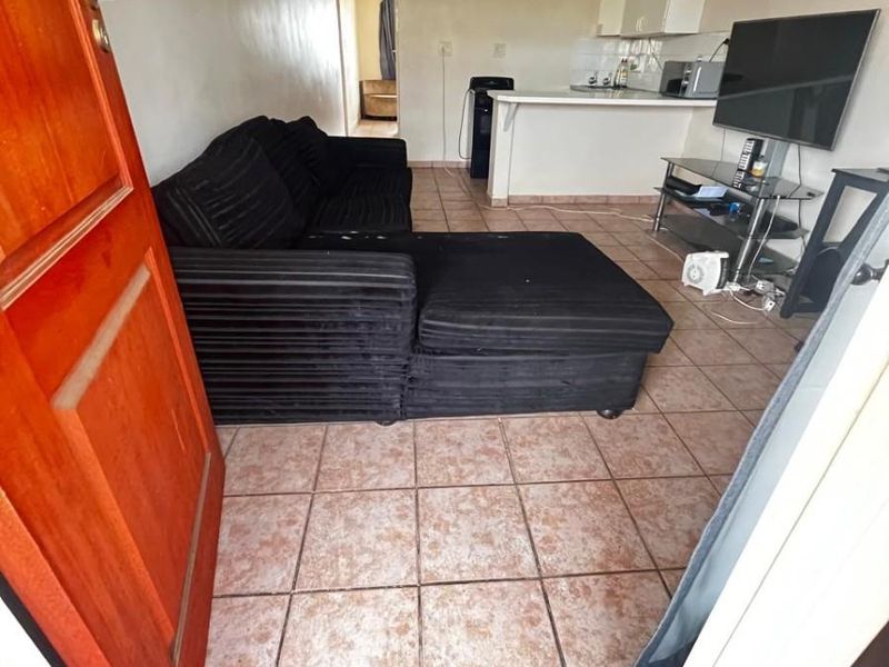 ! ! ! CALLING ALL INVESTORS ! ! !Student Apartment For Sale @ The Hatfield Square in Pretoria - Photo 4