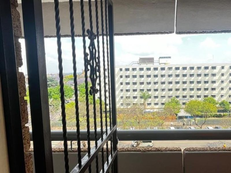 ! ! ! CALLING ALL INVESTORS ! ! !Student Apartment For Sale @ The Hatfield Square in Pretoria - Photo 2