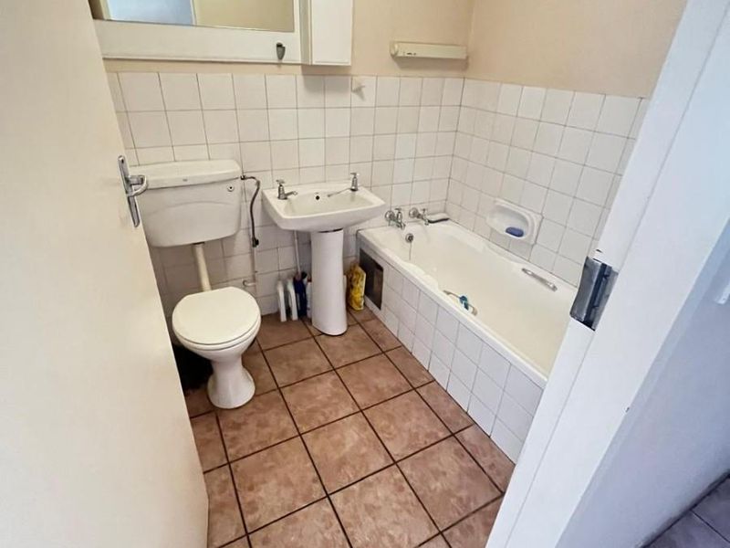 ! ! ! CALLING ALL INVESTORS ! ! !Student Apartment For Sale @ The Hatfield Square in Pretoria - Photo 10