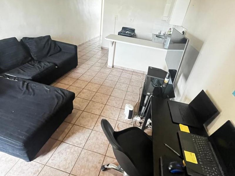 ! ! ! CALLING ALL INVESTORS ! ! !Student Apartment For Sale @ The Hatfield Square in Pretoria - Photo 5