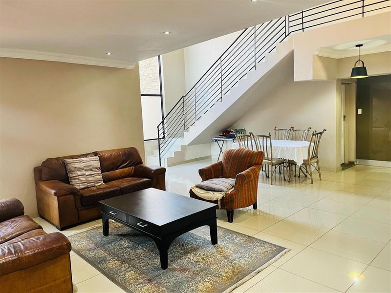 4 Bedroom House For Sale in Theresapark, Akasia - Photo 10