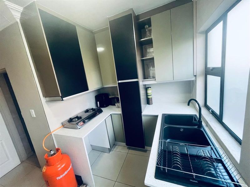 4 Bedroom House For Sale in Theresapark, Akasia - Photo 5