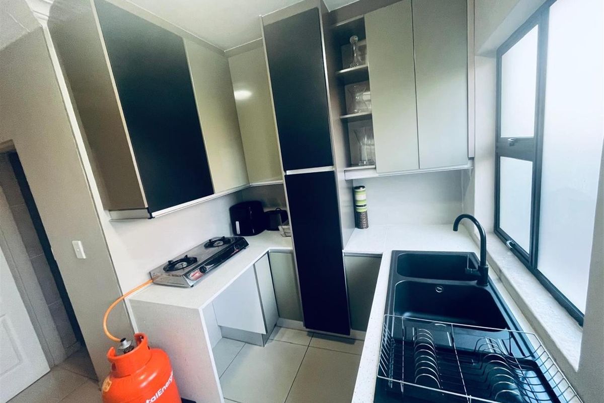 4 Bedroom House For Sale in Theresapark, Akasia - Photo 5