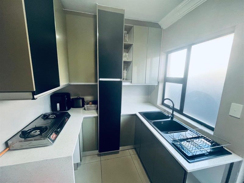 4 Bedroom House For Sale in Theresapark, Akasia - Photo 4