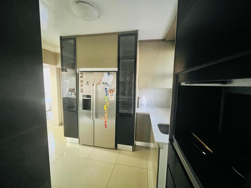 4 Bedroom House For Sale in Theresapark, Akasia - Photo 2