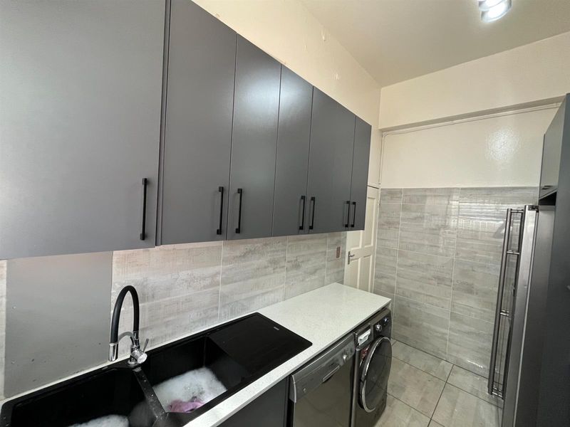 Apartment For Sale in Cyrildene, Johannesburg - Photo 8