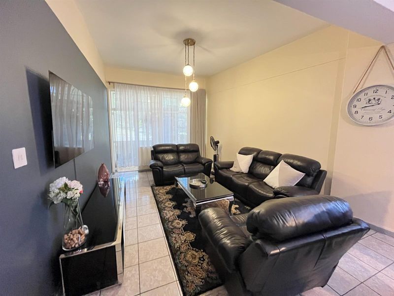 Apartment For Sale in Cyrildene, Johannesburg - Photo 2