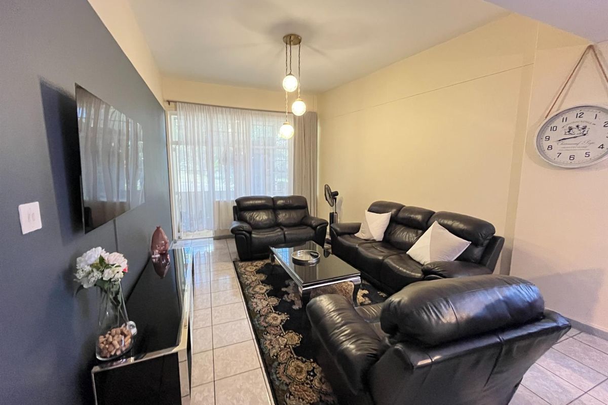 Apartment For Sale in Cyrildene, Johannesburg - Photo 2