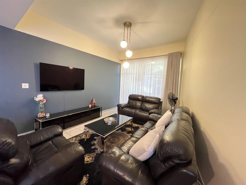 Apartment For Sale in Cyrildene, Johannesburg - Photo 4