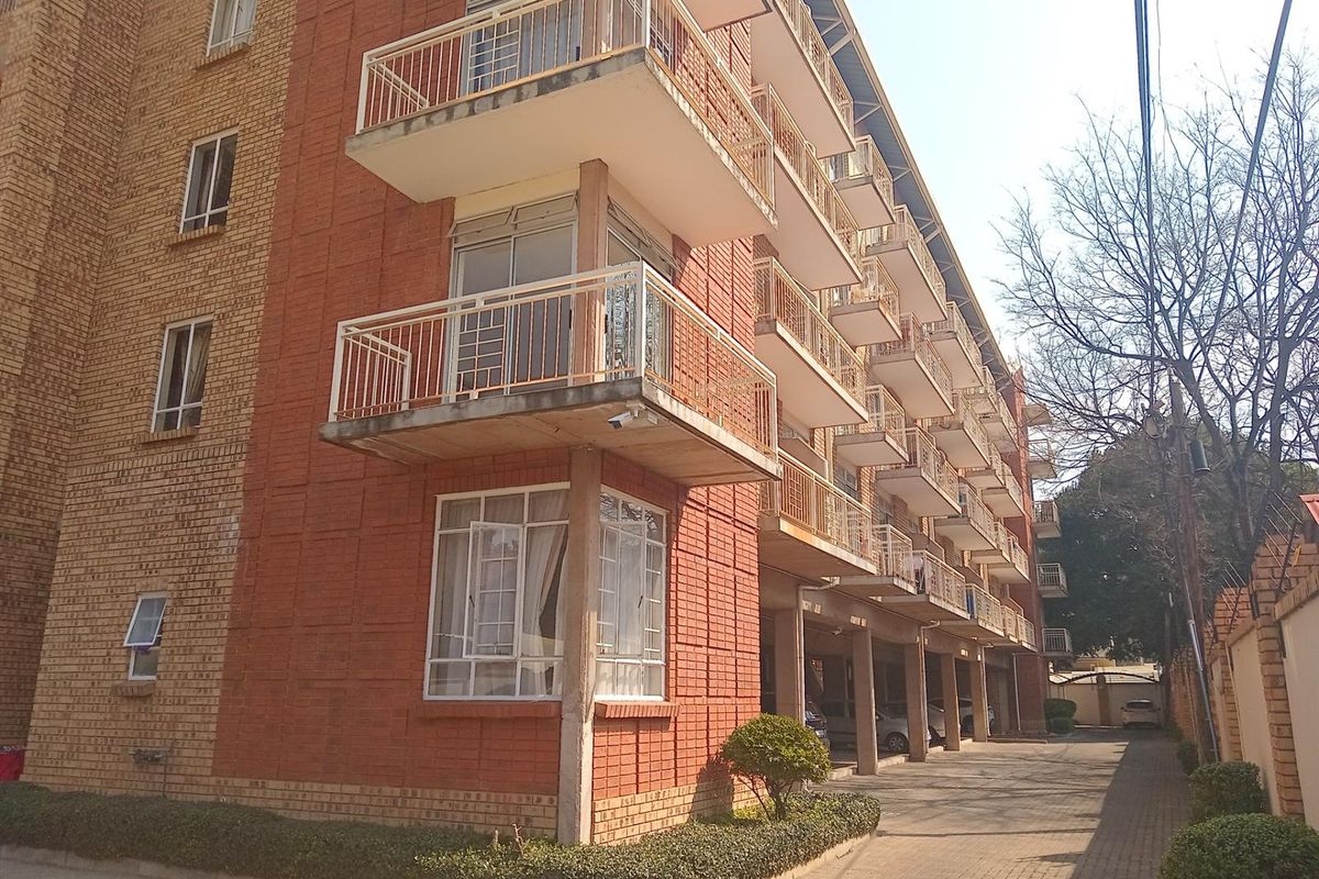 SPACIOUS Extended Loft Unit available at Hillcrest Boulevard II - Photo 3