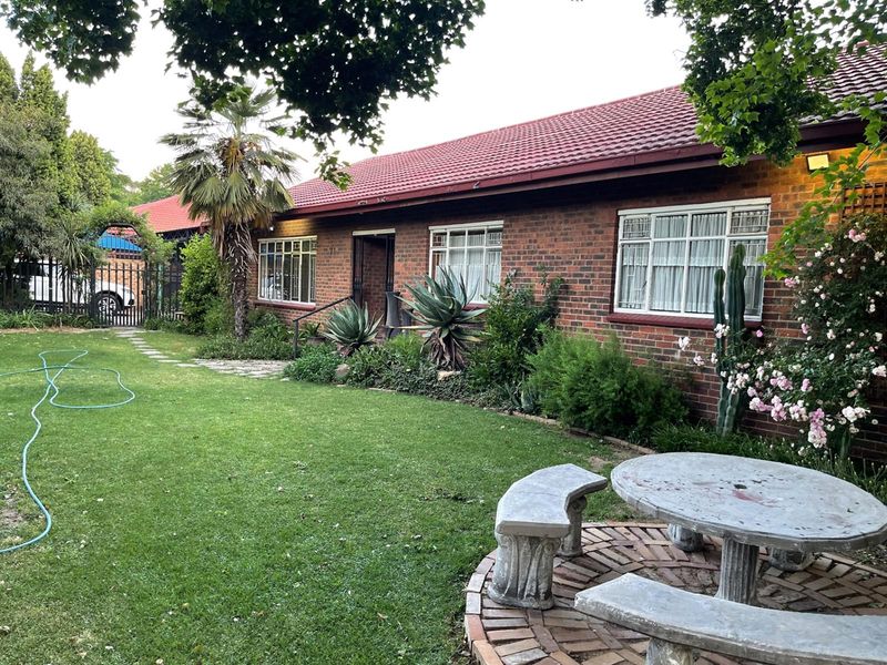 Located in a Good Area and Great for Investment! - Photo 1